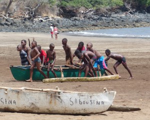 Enfants pirogue